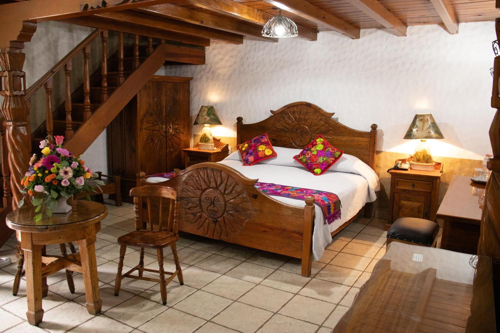 Hotel Los Escudos Patzcuaro Bagian luar foto