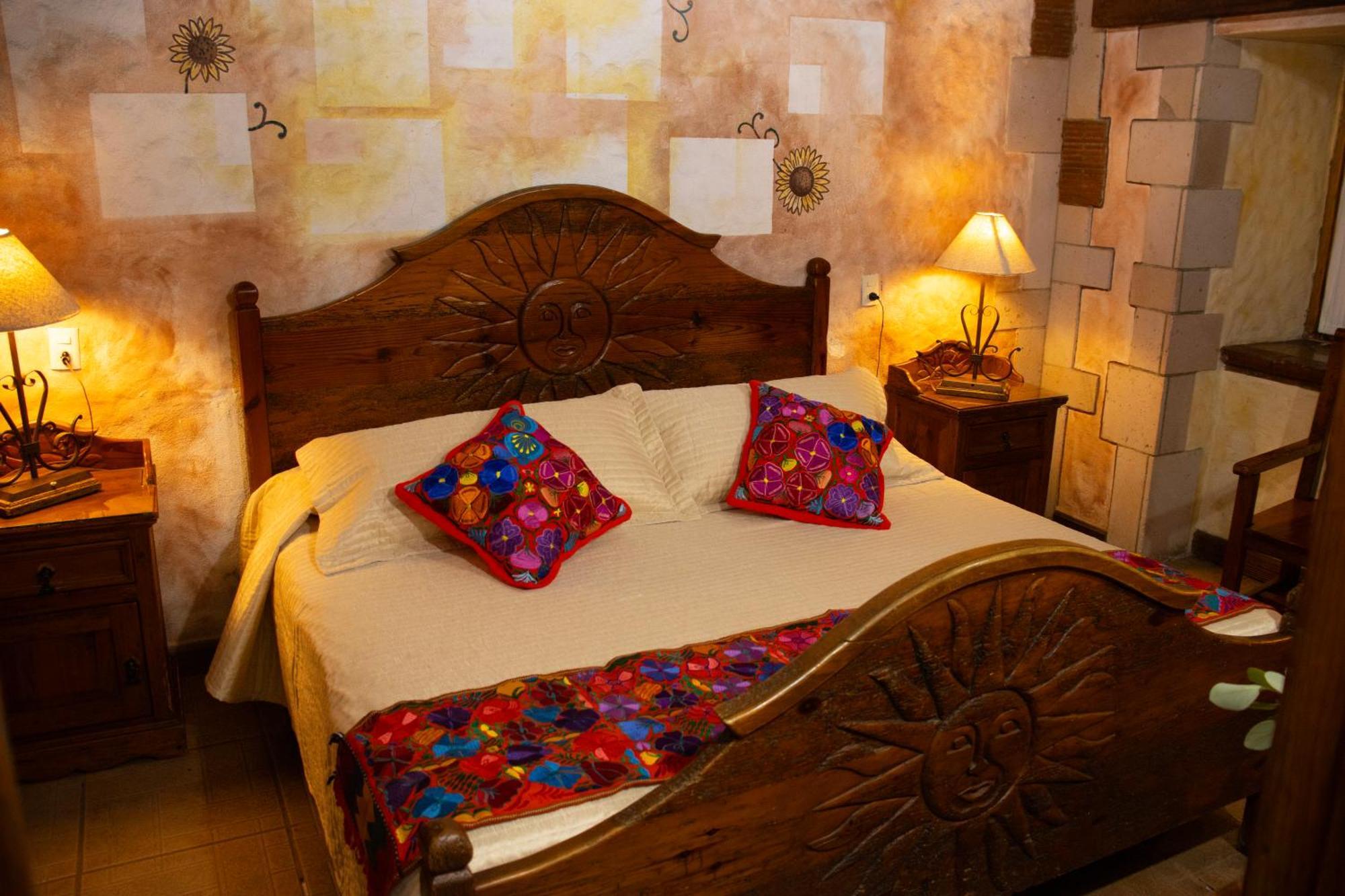Hotel Los Escudos Patzcuaro Bagian luar foto