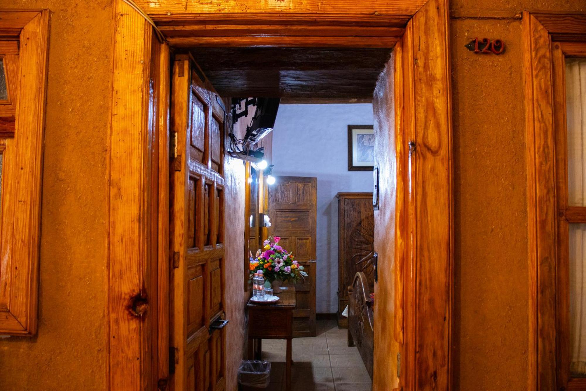 Hotel Los Escudos Patzcuaro Bagian luar foto