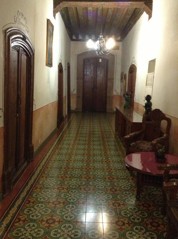Hotel Los Escudos Patzcuaro Bagian luar foto