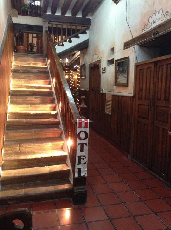 Hotel Los Escudos Patzcuaro Bagian luar foto