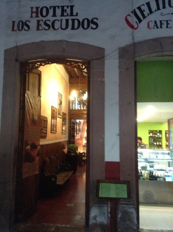 Hotel Los Escudos Patzcuaro Bagian luar foto