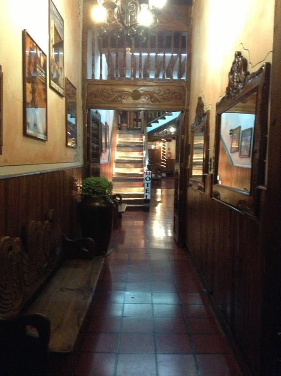 Hotel Los Escudos Patzcuaro Bagian luar foto