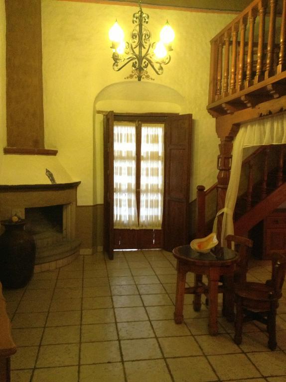Hotel Los Escudos Patzcuaro Bagian luar foto
