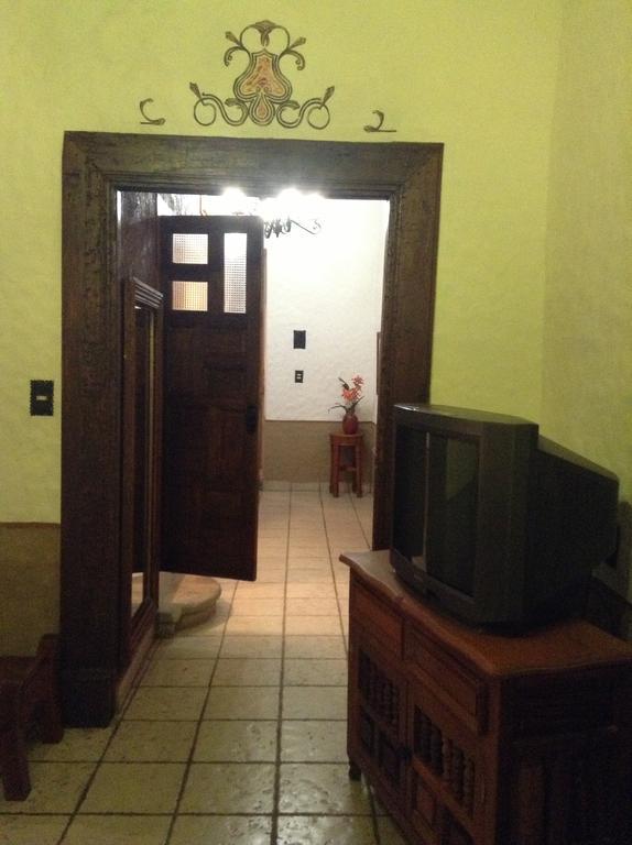 Hotel Los Escudos Patzcuaro Bagian luar foto