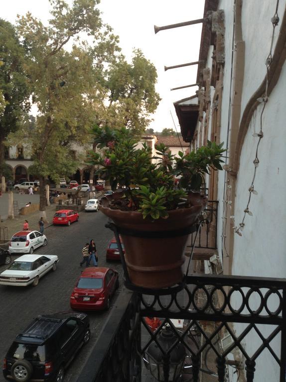 Hotel Los Escudos Patzcuaro Bagian luar foto
