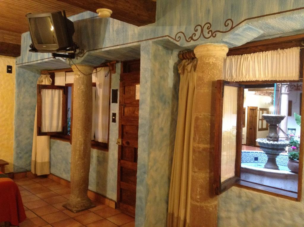Hotel Los Escudos Patzcuaro Bagian luar foto