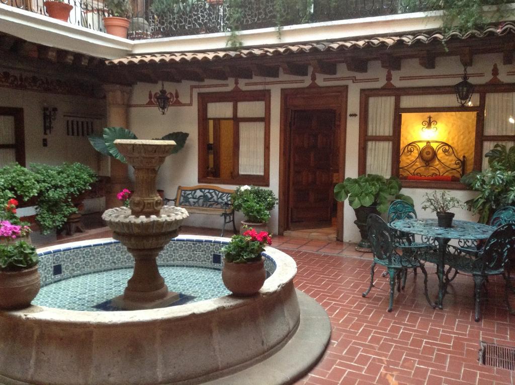 Hotel Los Escudos Patzcuaro Bagian luar foto