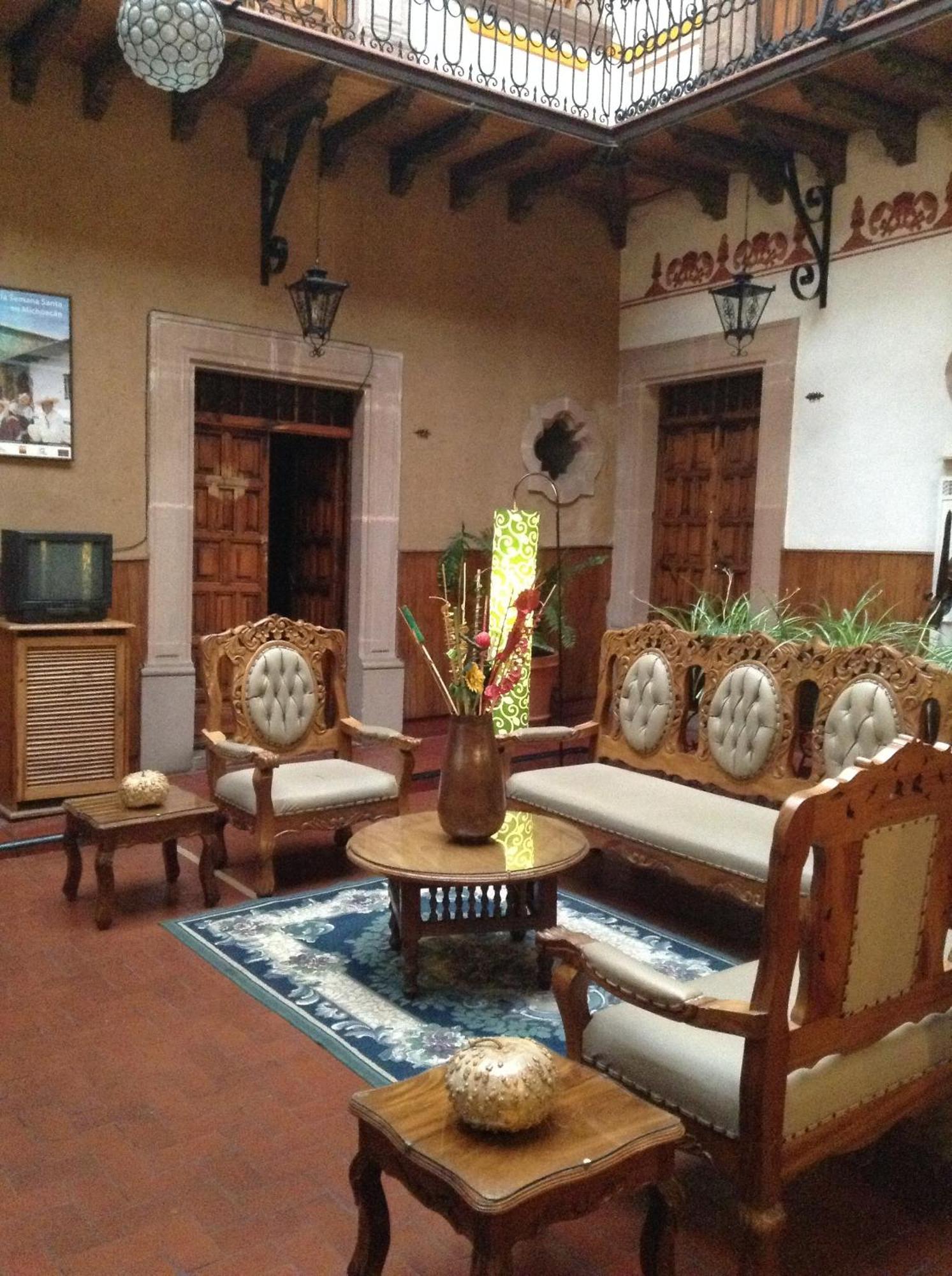Hotel Los Escudos Patzcuaro Bagian luar foto