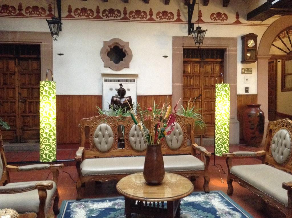 Hotel Los Escudos Patzcuaro Bagian luar foto